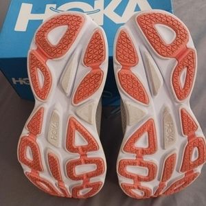 Woman's athletic shoes